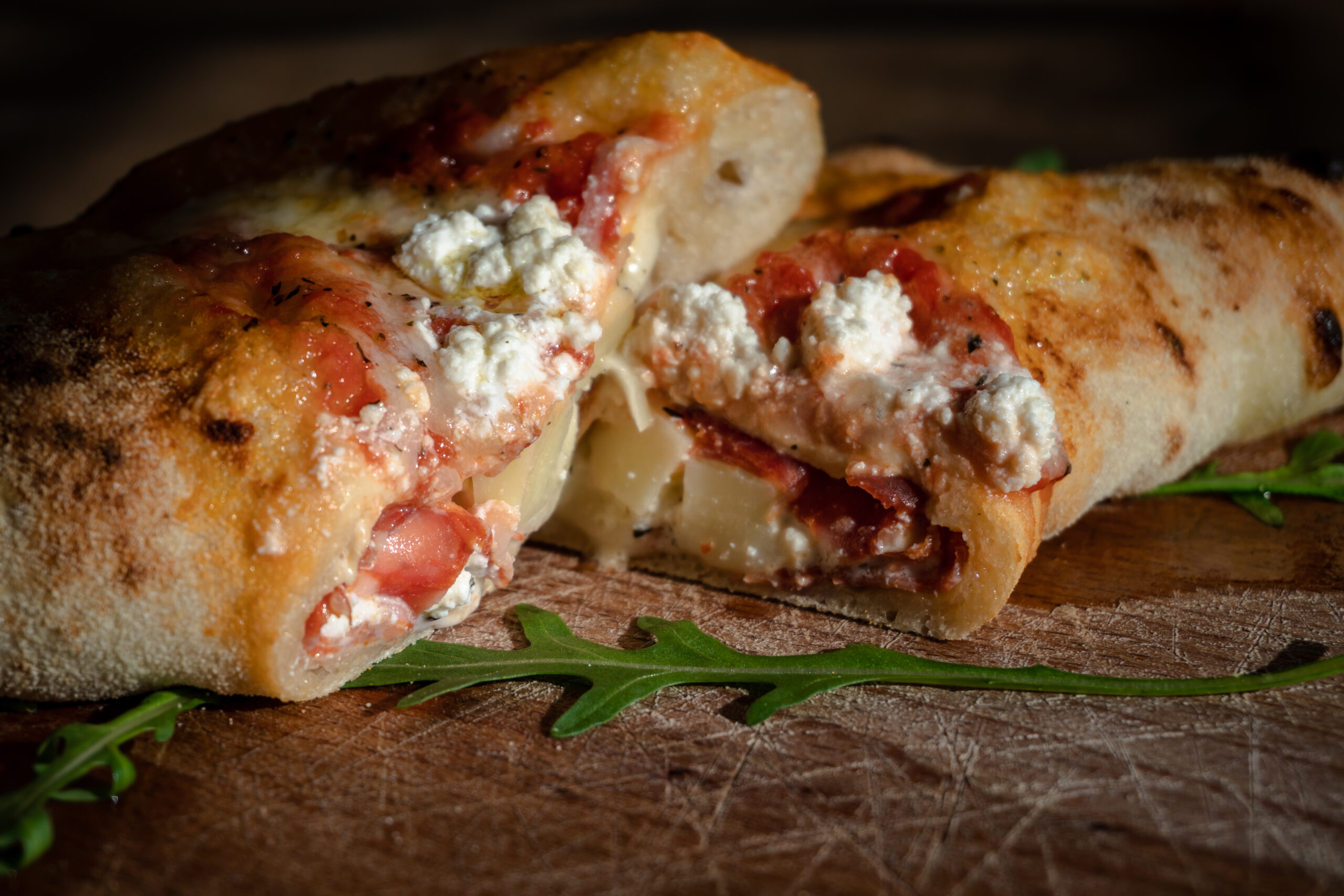 La pizza chiusa e il calzone napoletano, i fratelli “abbottonati” della pizza